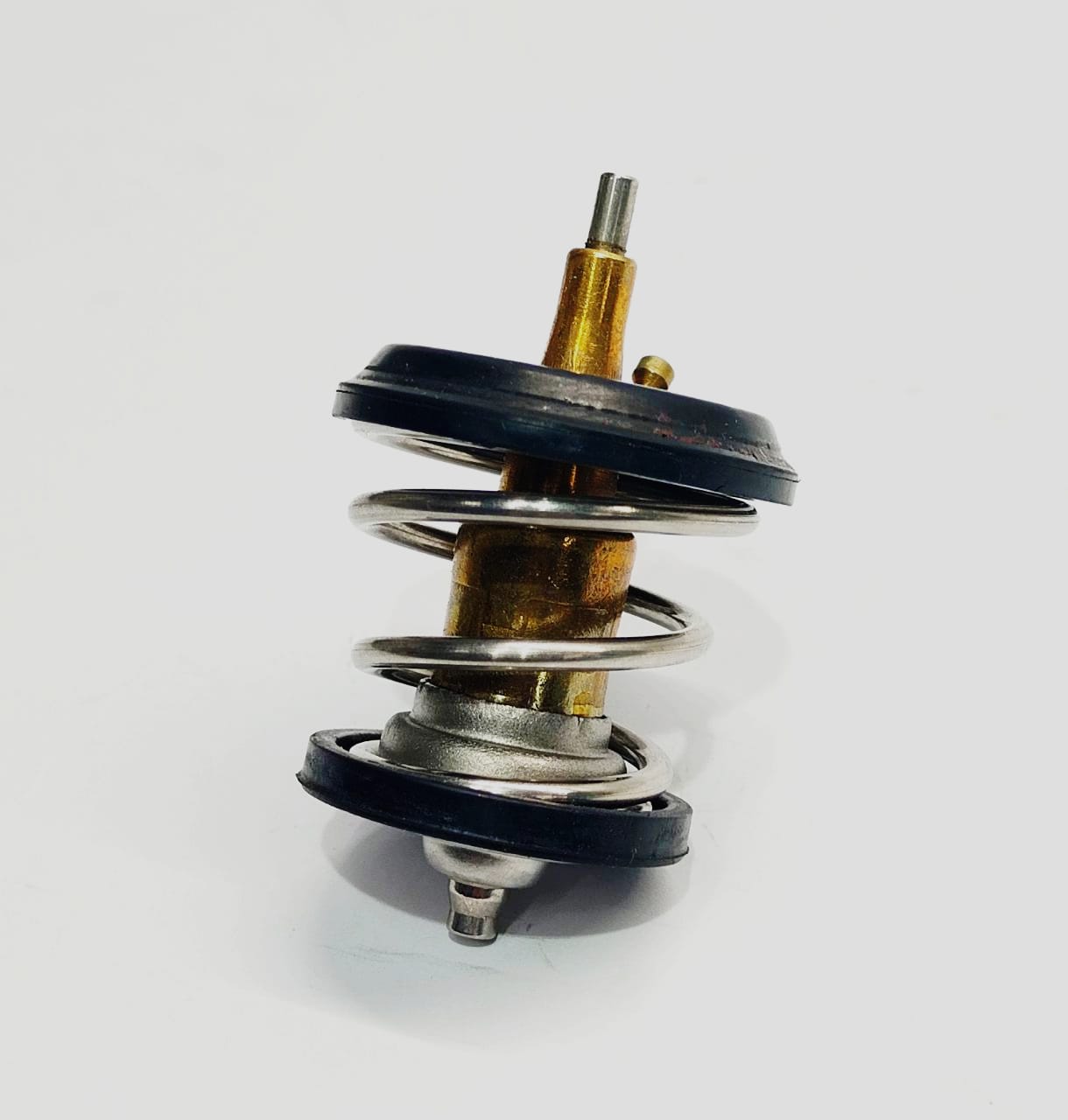 TERMOSTATO 95` PARA VOLKSWAGEN A5 AUDI A4 Q3 Q5 TT TIGUAN 06H121113B 1 TERMOSTATO 95` PARA VOLKSWAGEN
A5 AUDI A4 Q3 Q5 TT TIGUAN 06H121113B