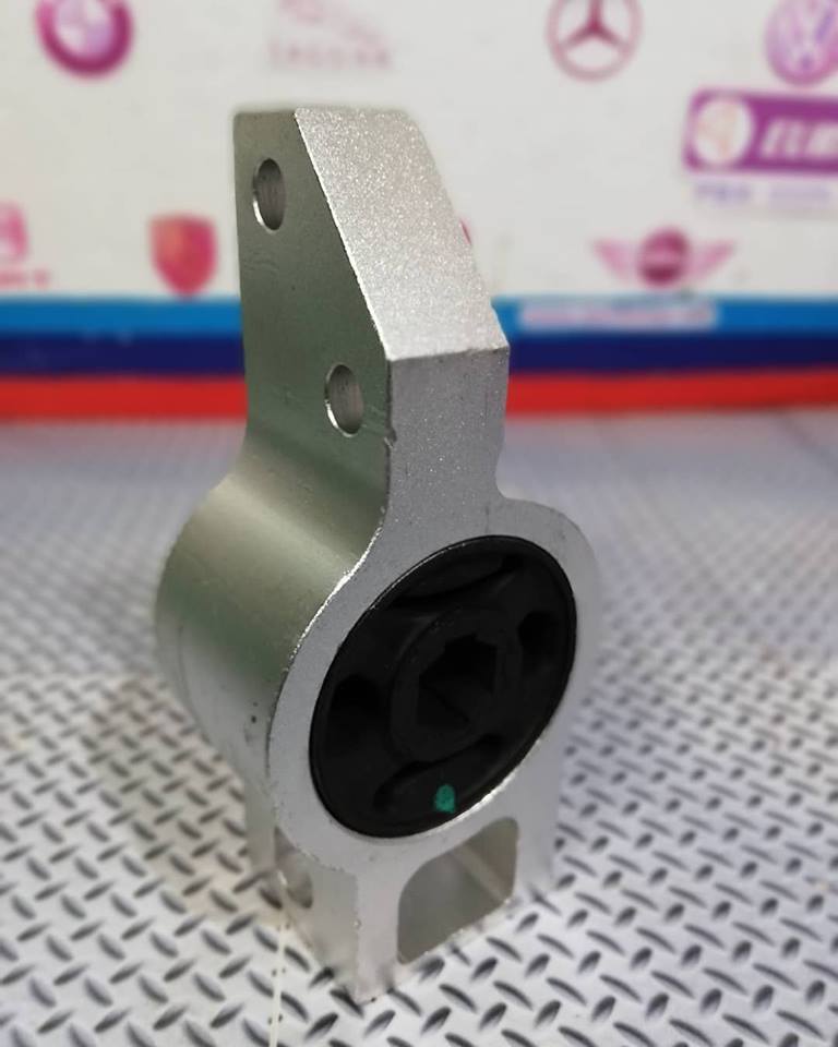 BUJE MULETA R PARA VOLKSWAGEN (2006-2009) 1K0199232J 1 BUJE MULETA R PARA VOLKSWAGEN
(2006-2009) 1K0199232J