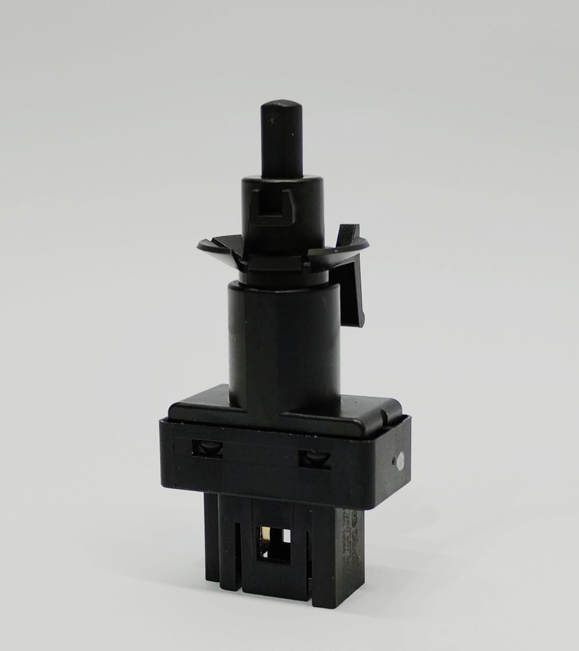 SWITCH PEDAL FRENO PARA VOLKSWAGEN (2010-2017) 2E0907457A 1 SWITCH PEDAL FRENO PARA VOLKSWAGEN
(2010-2017) 2E0907457A